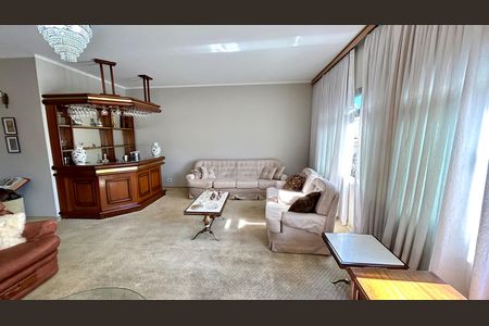 Casa à venda com 354m², 4 quartos e 5 vagasSala