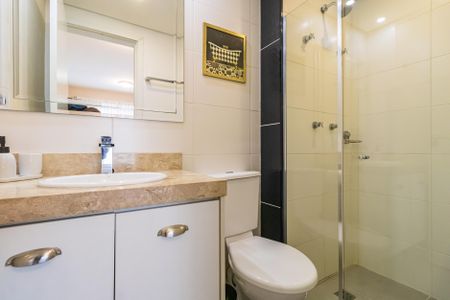 Apartamento para alugar com 67m², 1 quarto e 2 vagas Apartamento para alugar com 67m², 1 quarto e 2 vagasBanheiro da Suíte