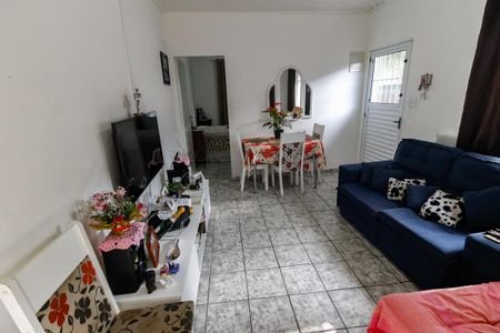 Casa à venda com 100m², 2 quartos e 2 vagas Casa à venda com 100m², 2 quartos e 2 vagasSala