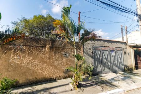 Casa à venda com 100m², 2 quartos e 2 vagas Casa à venda com 100m², 2 quartos e 2 vagasFachada