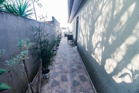 Casa à venda com 100m², 2 quartos e 2 vagas Casa à venda com 100m², 2 quartos e 2 vagasQuintal