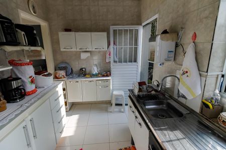 Casa à venda com 100m², 2 quartos e 2 vagas Casa à venda com 100m², 2 quartos e 2 vagasCozinha - Armários