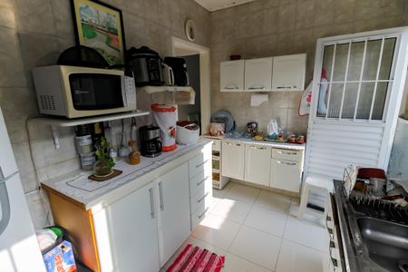 Casa à venda com 100m², 2 quartos e 2 vagas Casa à venda com 100m², 2 quartos e 2 vagasCozinha - Armários