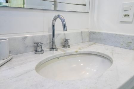 Banheiro da Suíte de apartamento para alugar com 1 quarto, 67m² em Empresarial 18 do Forte, Barueri