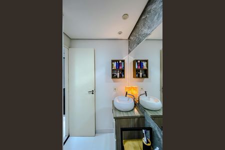 Apartamento à venda com 70m², 3 quartos e 1 vaga Apartamento à venda com 70m², 3 quartos e 1 vagaBanheiro da Suíte