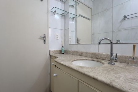 Apartamento à venda com 65m², 2 quartos e 1 vaga Apartamento à venda com 65m², 2 quartos e 1 vagaBanheiro social