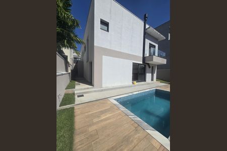 Casa de condomínio à venda com 260m², 3 quartos e 4 vagasÁrea externa