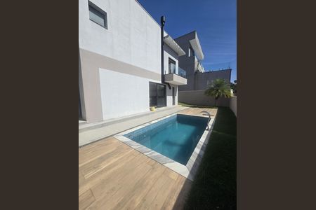 Casa de condomínio à venda com 260m², 3 quartos e 4 vagasÁrea externa