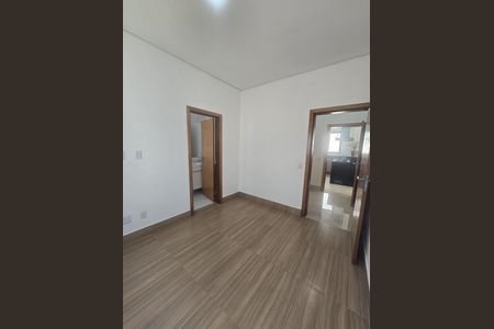 Casa de condomínio à venda com 260m², 3 quartos e 4 vagasQuarto