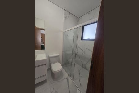 Casa de condomínio à venda com 260m², 3 quartos e 4 vagasBanheiro 