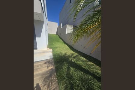 Casa de condomínio à venda com 260m², 3 quartos e 4 vagasÁrea externa