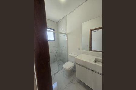 Casa de condomínio à venda com 260m², 3 quartos e 4 vagasBanheiro 
