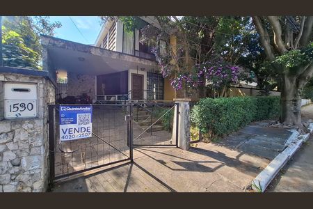 Casa à venda com 264m², 3 quartos e 2 vagas Casa à venda com 264m², 3 quartos e 2 vagasFachada