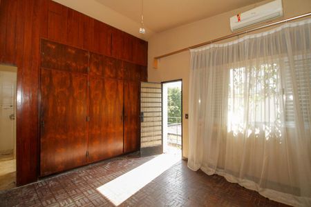 Casa à venda com 264m², 3 quartos e 2 vagas Casa à venda com 264m², 3 quartos e 2 vagasSuíte