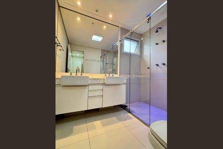 Apartamento à venda com 156m², 3 quartos e 3 vagas Apartamento à venda com 156m², 3 quartos e 3 vagasBanheiro da Suíte 2