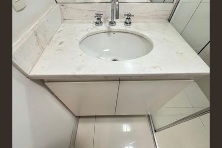 Apartamento à venda com 156m², 3 quartos e 3 vagas Apartamento à venda com 156m², 3 quartos e 3 vagasBanheiro da Suíte 1