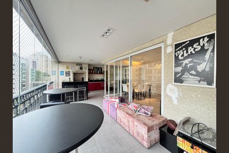 Apartamento à venda com 156m², 3 quartos e 3 vagas Apartamento à venda com 156m², 3 quartos e 3 vagasVaranda