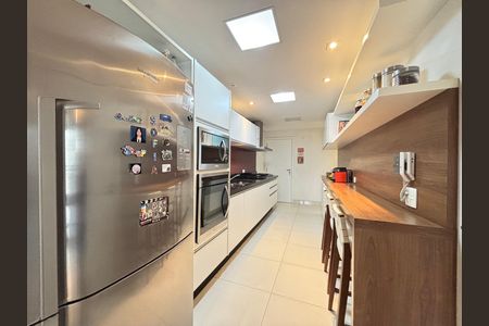 Apartamento à venda com 156m², 3 quartos e 3 vagas Apartamento à venda com 156m², 3 quartos e 3 vagasCozinha
