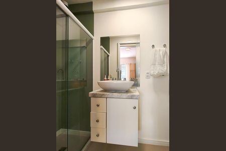 Apartamento à venda com 96m², 3 quartos e 1 vaga Apartamento à venda com 96m², 3 quartos e 1 vagaBanheiro da Suíte