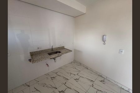 Cozinha de apartamento para alugar com 1 quarto, 35m² em Vila Ré, São Paulo