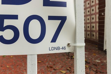 Casa para alugar com 90m², 2 quartos e 1 vagaFachada - Placa Código LDNB-46