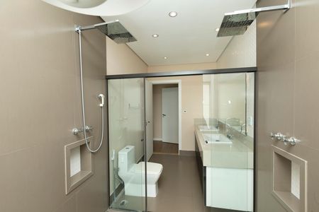 Casa de condomínio para alugar com 389m², 4 quartos e 4 vagas Casa de condomínio para alugar com 389m², 4 quartos e 4 vagasBANHEIRO SUITE MASTER