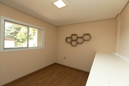 Casa de condomínio para alugar com 389m², 4 quartos e 4 vagas Casa de condomínio para alugar com 389m², 4 quartos e 4 vagasESCRITÓRIO PISO INTERMEDIÁRIO