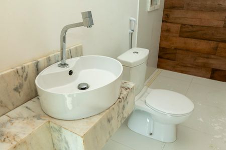 Casa de condomínio para alugar com 389m², 4 quartos e 4 vagas Casa de condomínio para alugar com 389m², 4 quartos e 4 vagasBANHEIRO SALA DE JANTAR