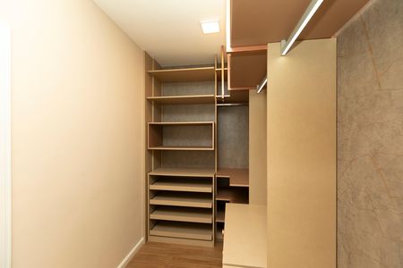 Casa de condomínio para alugar com 389m², 4 quartos e 4 vagas Casa de condomínio para alugar com 389m², 4 quartos e 4 vagasCLOSET