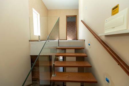 Casa de condomínio para alugar com 389m², 4 quartos e 4 vagas Casa de condomínio para alugar com 389m², 4 quartos e 4 vagasACESSO PISSOS INFERIORES