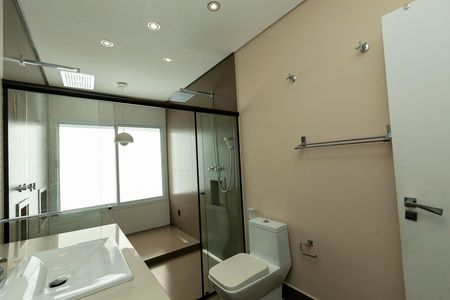 Casa de condomínio para alugar com 389m², 4 quartos e 4 vagas Casa de condomínio para alugar com 389m², 4 quartos e 4 vagasBANHEIRO SUITE MASTER