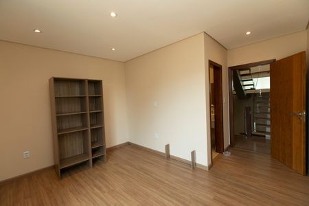 Casa de condomínio para alugar com 389m², 4 quartos e 4 vagas Casa de condomínio para alugar com 389m², 4 quartos e 4 vagasQUARTO 1 SUITE