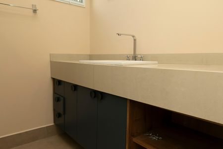 Casa de condomínio para alugar com 389m², 4 quartos e 4 vagas Casa de condomínio para alugar com 389m², 4 quartos e 4 vagasBANHEIRO SUITE 2