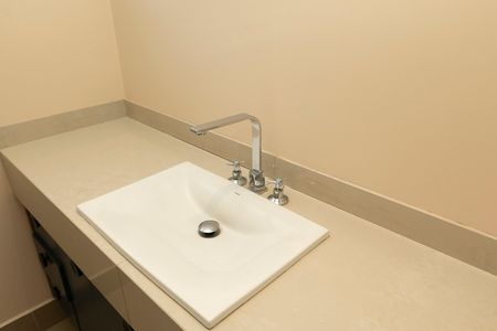 Casa de condomínio para alugar com 389m², 4 quartos e 4 vagas Casa de condomínio para alugar com 389m², 4 quartos e 4 vagasBANHEIRO SUITE 2