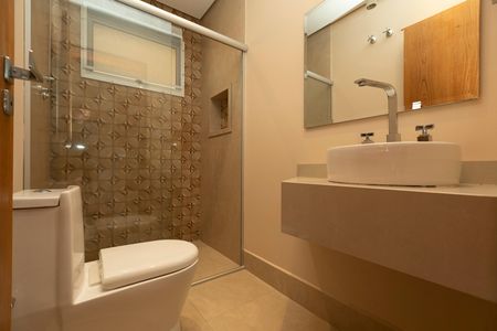 Casa de condomínio para alugar com 389m², 4 quartos e 4 vagas Casa de condomínio para alugar com 389m², 4 quartos e 4 vagasBANHEIRO SUITE 1