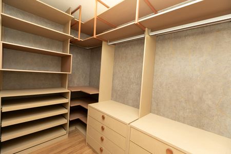 Casa de condomínio para alugar com 389m², 4 quartos e 4 vagas Casa de condomínio para alugar com 389m², 4 quartos e 4 vagasCLOSET