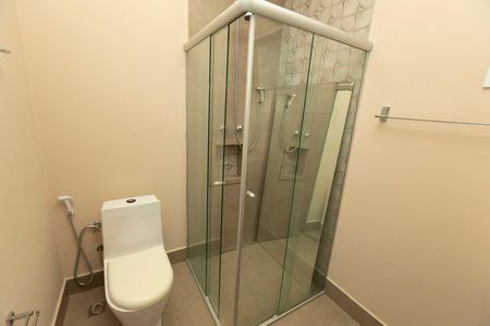 Casa de condomínio para alugar com 389m², 4 quartos e 4 vagas Casa de condomínio para alugar com 389m², 4 quartos e 4 vagasBANHEIRO SUITE 2