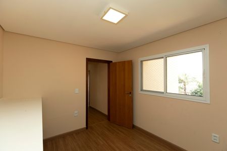 Casa de condomínio para alugar com 389m², 4 quartos e 4 vagas Casa de condomínio para alugar com 389m², 4 quartos e 4 vagasESCRITÓRIO PISO INTERMEDIÁRIO