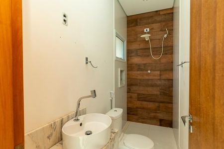 Casa de condomínio para alugar com 389m², 4 quartos e 4 vagas Casa de condomínio para alugar com 389m², 4 quartos e 4 vagasBANHEIRO SALA DE JANTAR