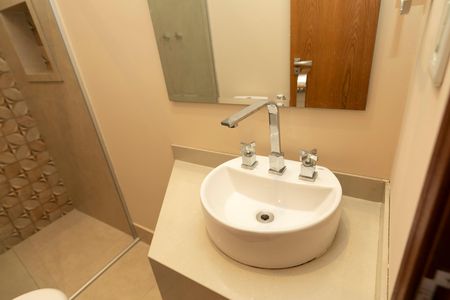Casa de condomínio para alugar com 389m², 4 quartos e 4 vagas Casa de condomínio para alugar com 389m², 4 quartos e 4 vagasBANHEIRO SUITE 1