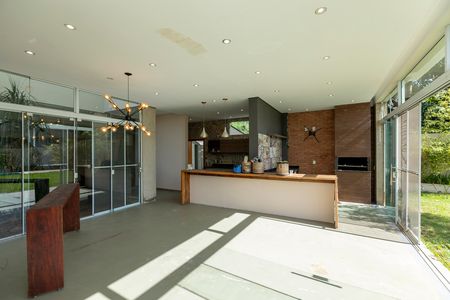 Casa de condomínio para alugar com 389m², 4 quartos e 4 vagas Casa de condomínio para alugar com 389m², 4 quartos e 4 vagasSALA DE JANTAR E CHURRASQUEIRA