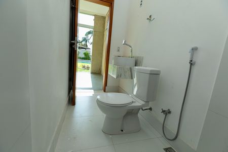 Casa de condomínio para alugar com 389m², 4 quartos e 4 vagas Casa de condomínio para alugar com 389m², 4 quartos e 4 vagasBANHEIRO SALA DE JANTAR