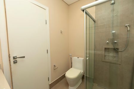 Casa de condomínio para alugar com 389m², 4 quartos e 4 vagas Casa de condomínio para alugar com 389m², 4 quartos e 4 vagasBANHEIRO SUITE 2