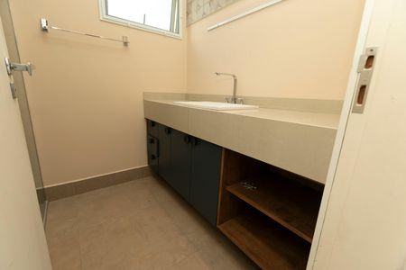 Casa de condomínio para alugar com 389m², 4 quartos e 4 vagas Casa de condomínio para alugar com 389m², 4 quartos e 4 vagasBANHEIRO SUITE 2