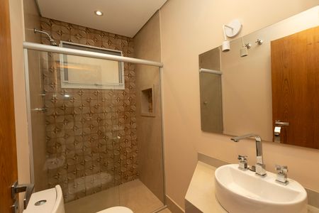 Casa de condomínio para alugar com 389m², 4 quartos e 4 vagas Casa de condomínio para alugar com 389m², 4 quartos e 4 vagasBANHEIRO SUITE 1