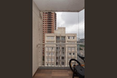 Sacada de apartamento para alugar com 3 quartos, 69m² em Vila Carmosina, São Paulo