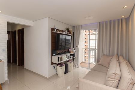 Sala de apartamento para alugar com 3 quartos, 69m² em Vila Carmosina, São Paulo
