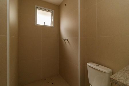 Casa de condomínio à venda com 82m², 2 quartos e 2 vagasBanheiro da Suíte
