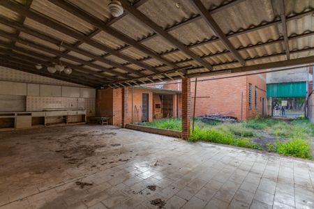Quintal de casa à venda com 2 quartos, 164m² em Santa Maria Goretti, Porto Alegre