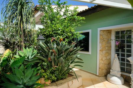 Casa para alugar com 396m², 4 quartos e 6 vagasEntrada